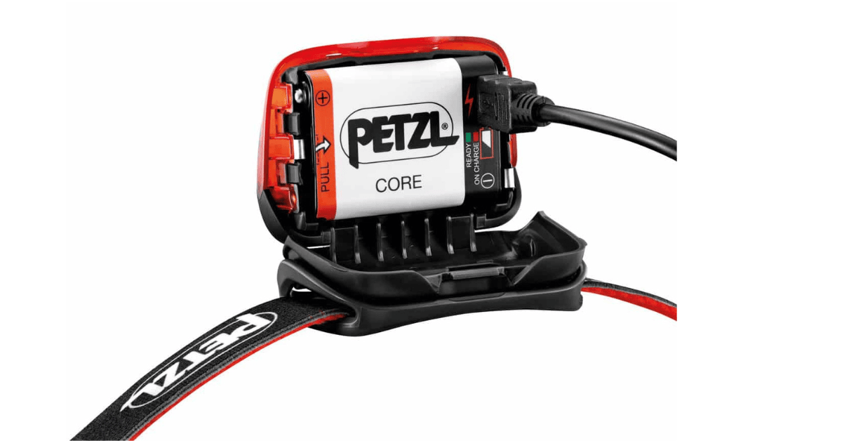PETZL_ACTIK_CORE_4 close up of battery